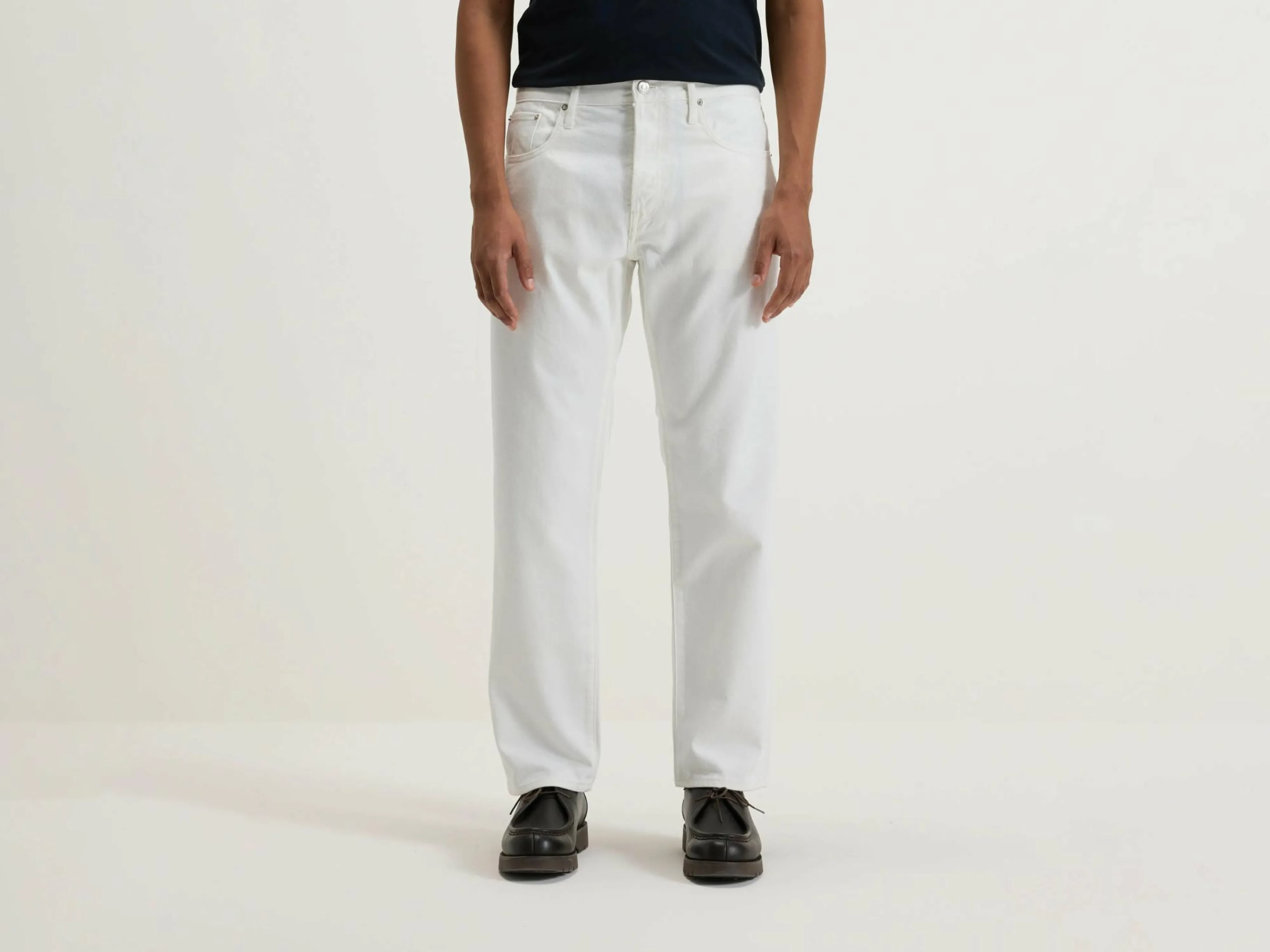 Shop Bellerose Percy Dad-style Jeans Snow