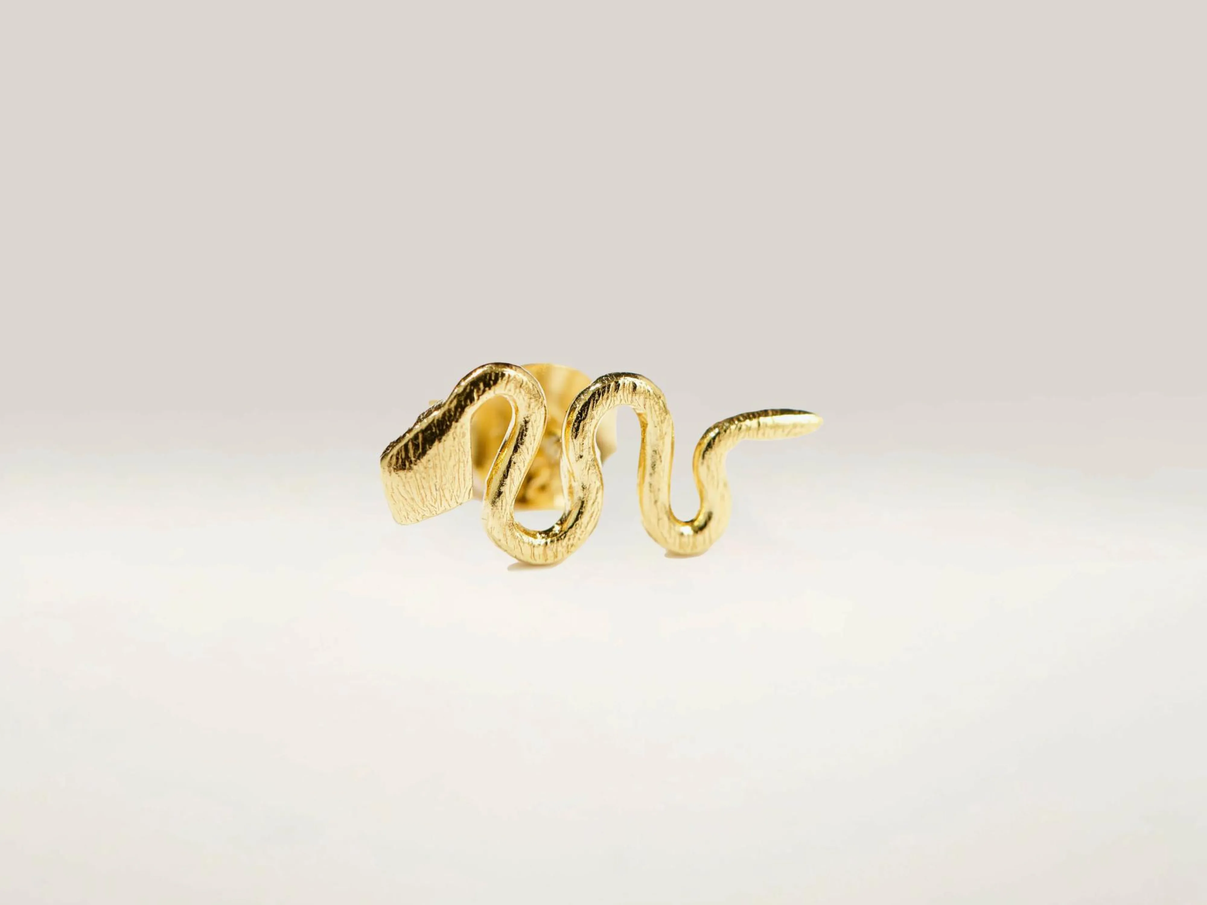 Store Vadi jewels Serpent Stud Oorbellen